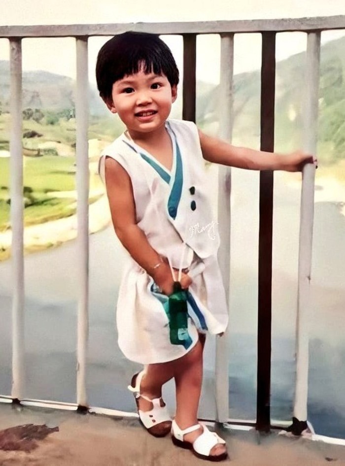 Hồi bé Lee Min Ho khá nhút nhát, ngại đám đông. Ảnh: Mydaily