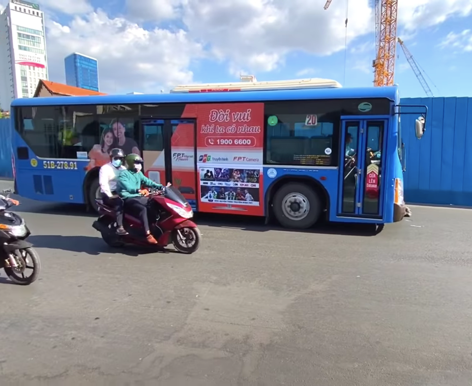 UBND TPHCM vừa công bố 125 tuyến xe buýt nội thành và 27 tuyến xe buýt liền kề kết nối đến các tỉnh Bình Dương, Đồng Nai, Long An, Tiền Giang, Tây Ninh và Bà Rịa Vũng Tàu. Ảnh: Hữu Huy UBND TPHCM vừa công bố 125 tuyến xe buýt nội thành và 27 tuyến xe buýt liền kề kết nối đến các tỉnh Bình Dương, Đồng Nai, Long An, Tiền Giang, Tây Ninh và Bà Rịa Vũng Tàu. Ảnh: Hữu Huy