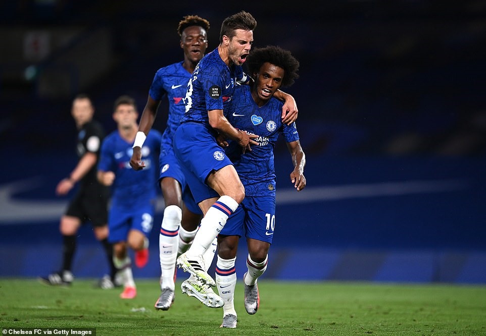 Tình huống dứt điểm trận đấu của Willian. Ảnh: Getty.