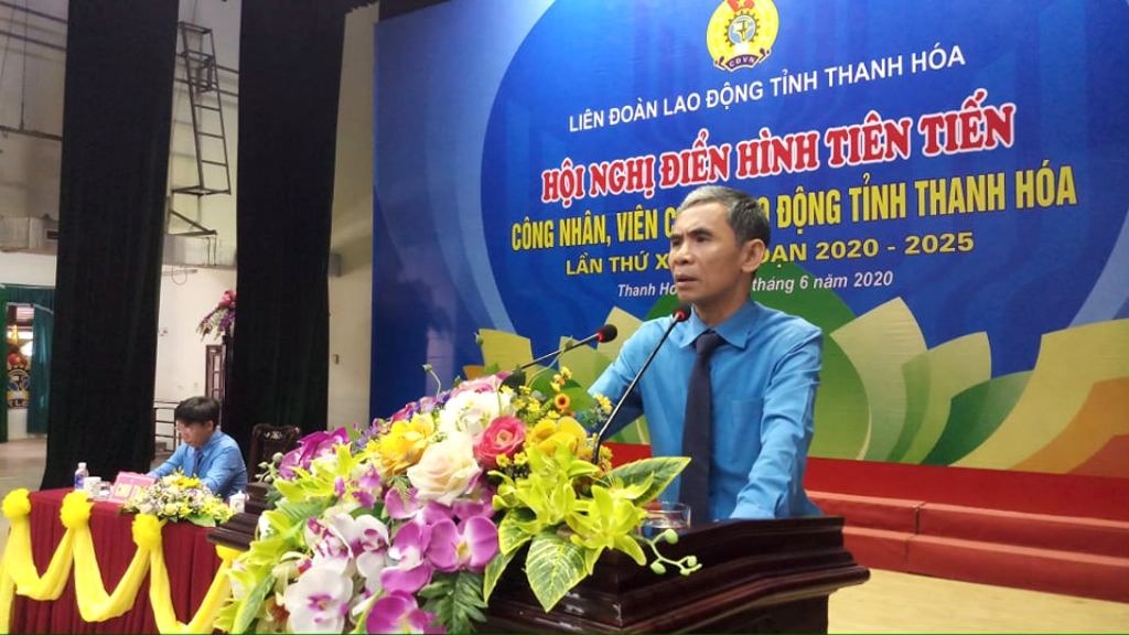 Ông Ngô Tôn Tẫn - Chủ tịch LĐLĐ tỉnh Thanh Hóa phát biểu tại hội nghị. Ảnh: Quách Du