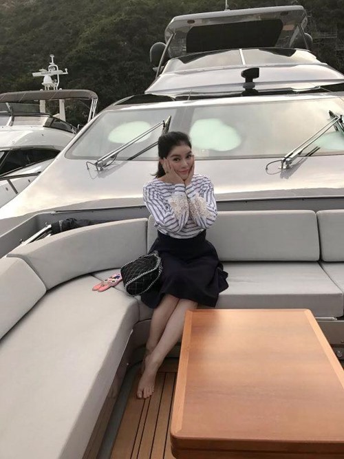 Lý Nhã Kỳ sở hữu du thuyền lên đến vài triệu đô. Ảnh: Cắt từ clip