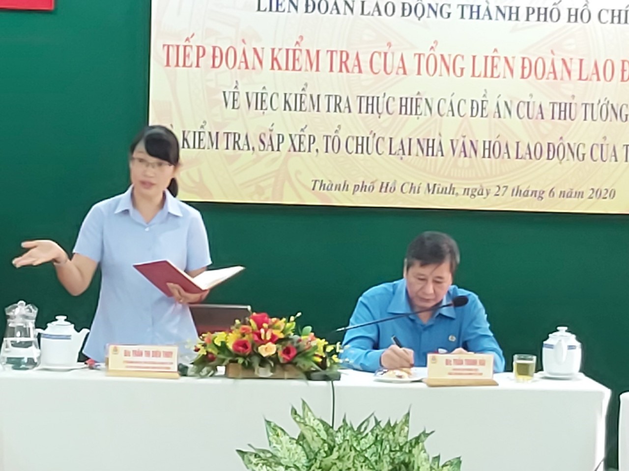 Bà Trần thị Diệu Thúy, kiến nghị Tổng LĐLĐVN cần có cơ chế để LĐLĐ TPHCM ban hành quy chế tạm thời đối với hoạt động của Nhà văn hóa Lao động quận, huyện. Ảnh Nam Dương