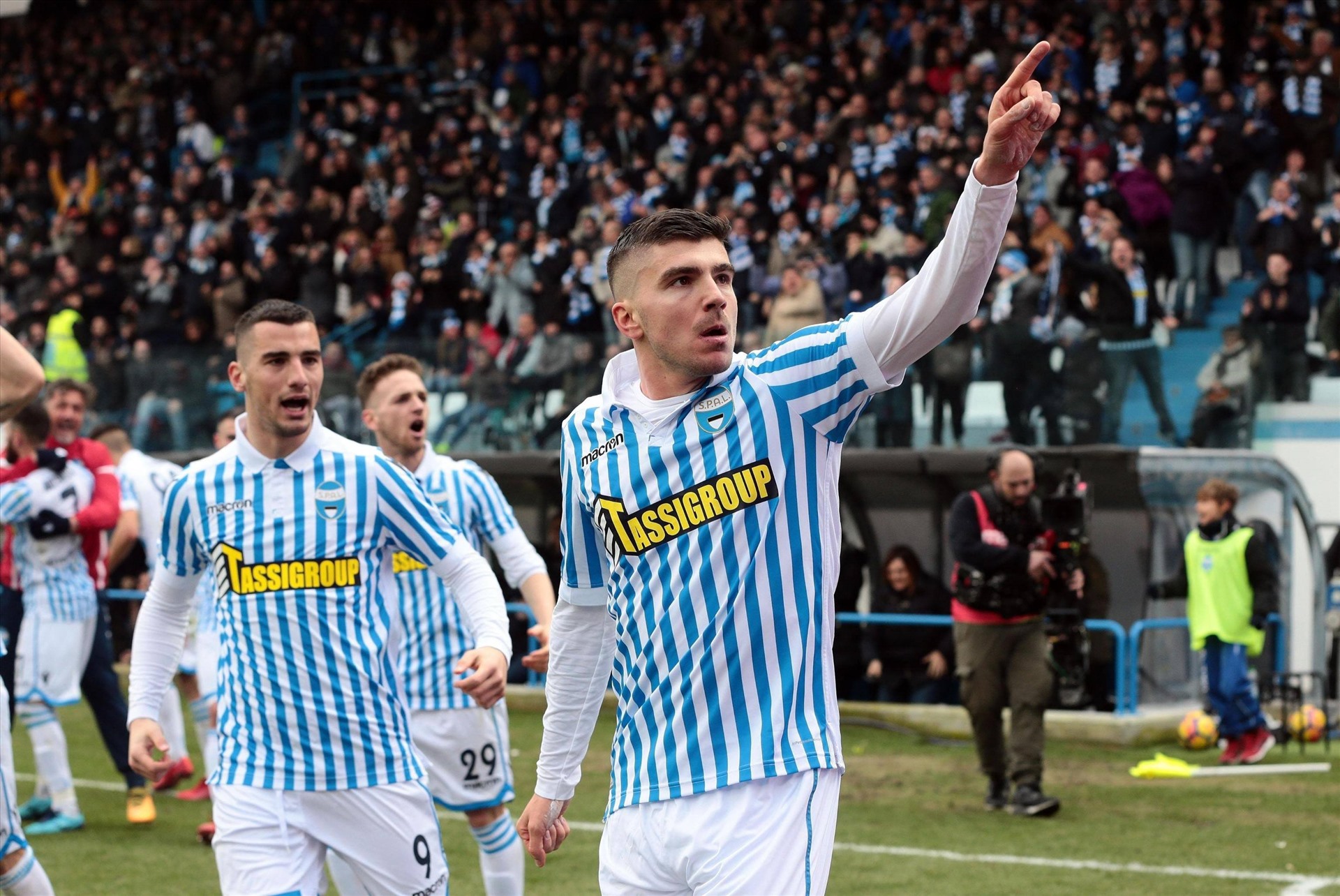 SPAL giờ chỉ còn biết nỗ lực vượt bật để mong được ở lại Serie A khi giải đấu còn 11 vòng nữa sẽ khép lại. Ảnh: Getty.