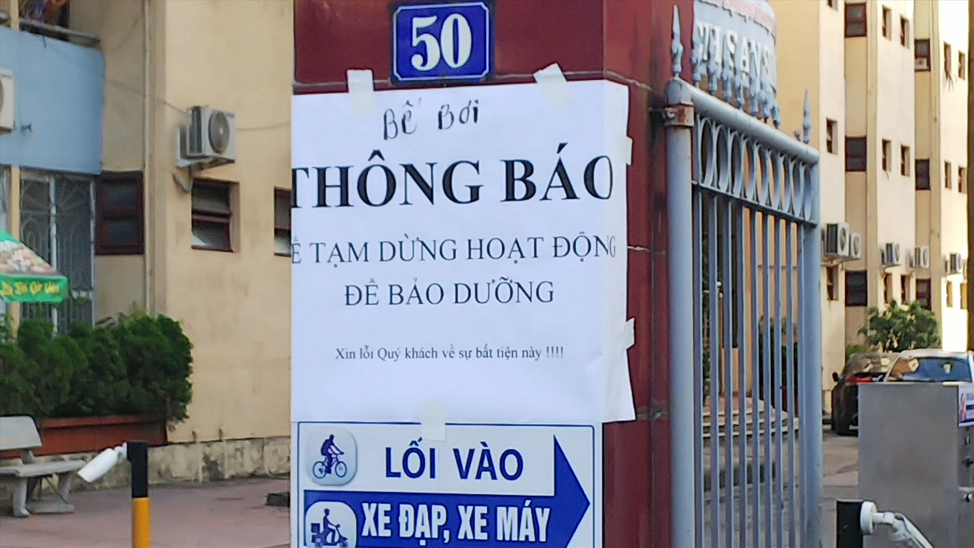 Chiều 28.6, bể bơi này tạm dừng hoạt động để bảo dưỡng. Ảnh Đặng Luân