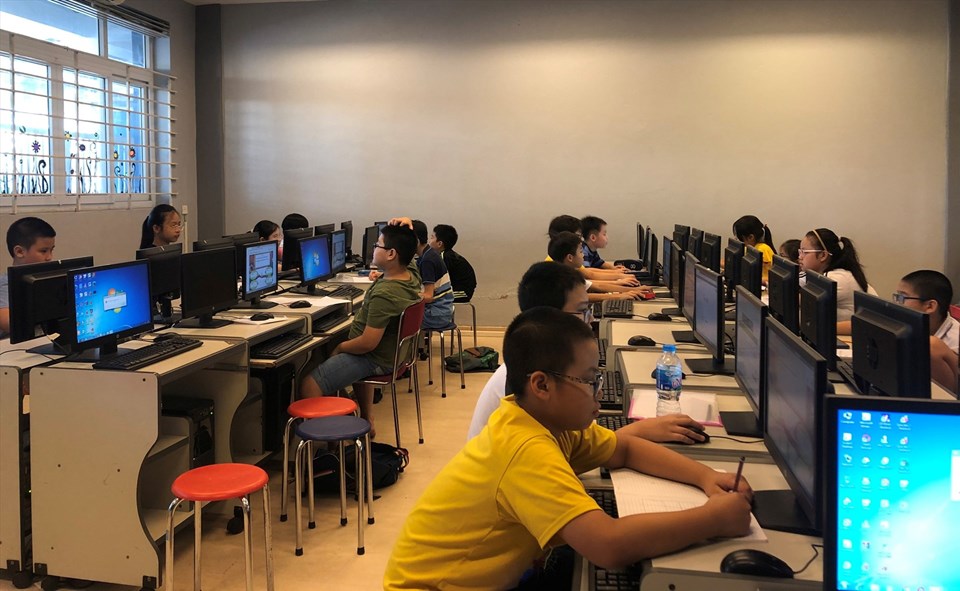 hơn 11.000 học sinh từ 50 tỉnh thành trên cả nước đủ điều kiện vựa dự vòng thi Quốc gia cuộc thi giải Toán, Vật lí qua mạng Internet - Violympic năm học 2019 – 2020. Ảnh: Minh Khang hơn 11.000 học sinh từ 50 tỉnh thành trên cả nước đủ điều kiện vựa dự vòng thi Quốc gia cuộc thi giải Toán, Vật lí qua mạng Internet - Violympic năm học 2019 – 2020. Ảnh: Minh Khang