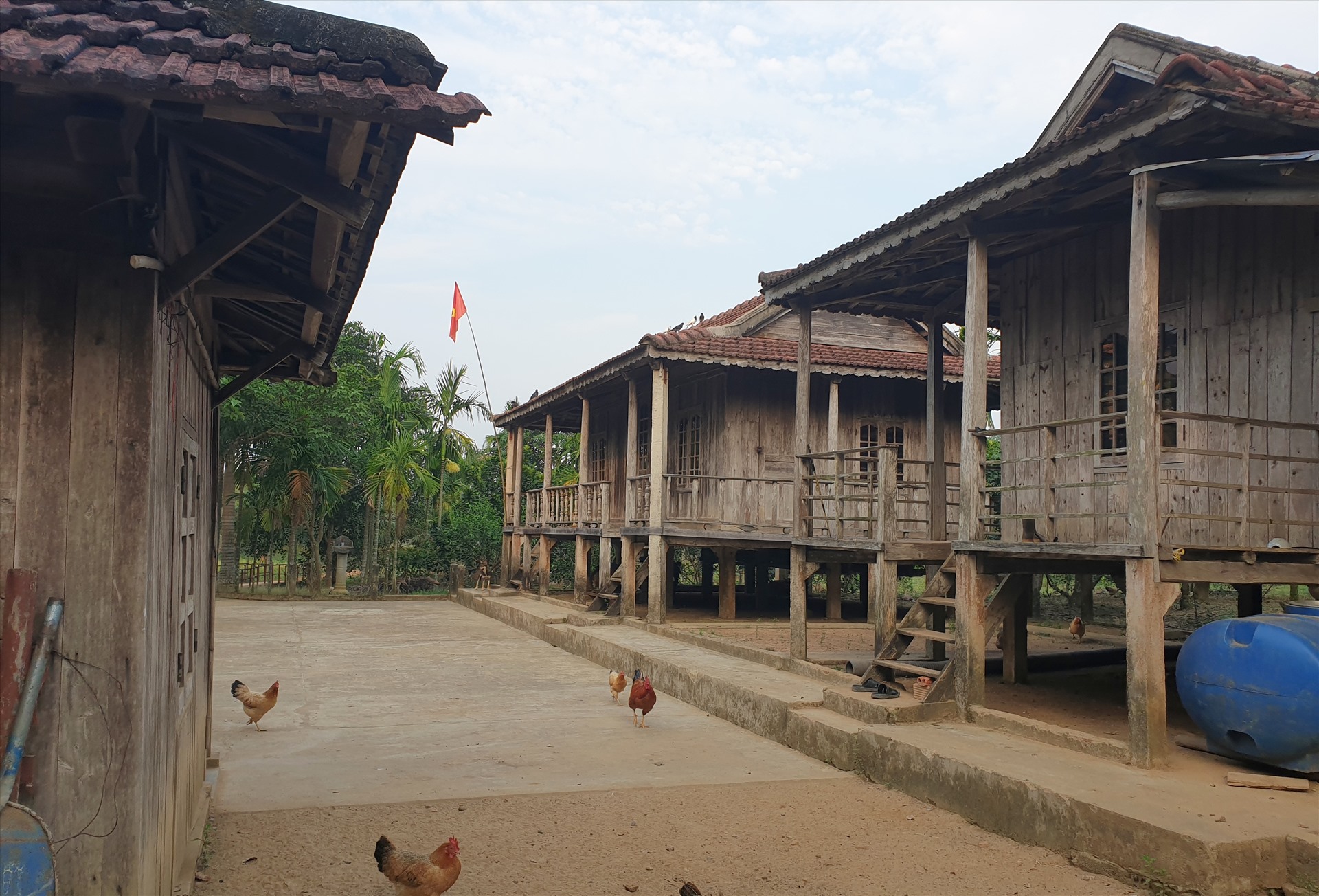 Nhà trong trang trại của ông Thái. Ảnh: Hưng Thơ.