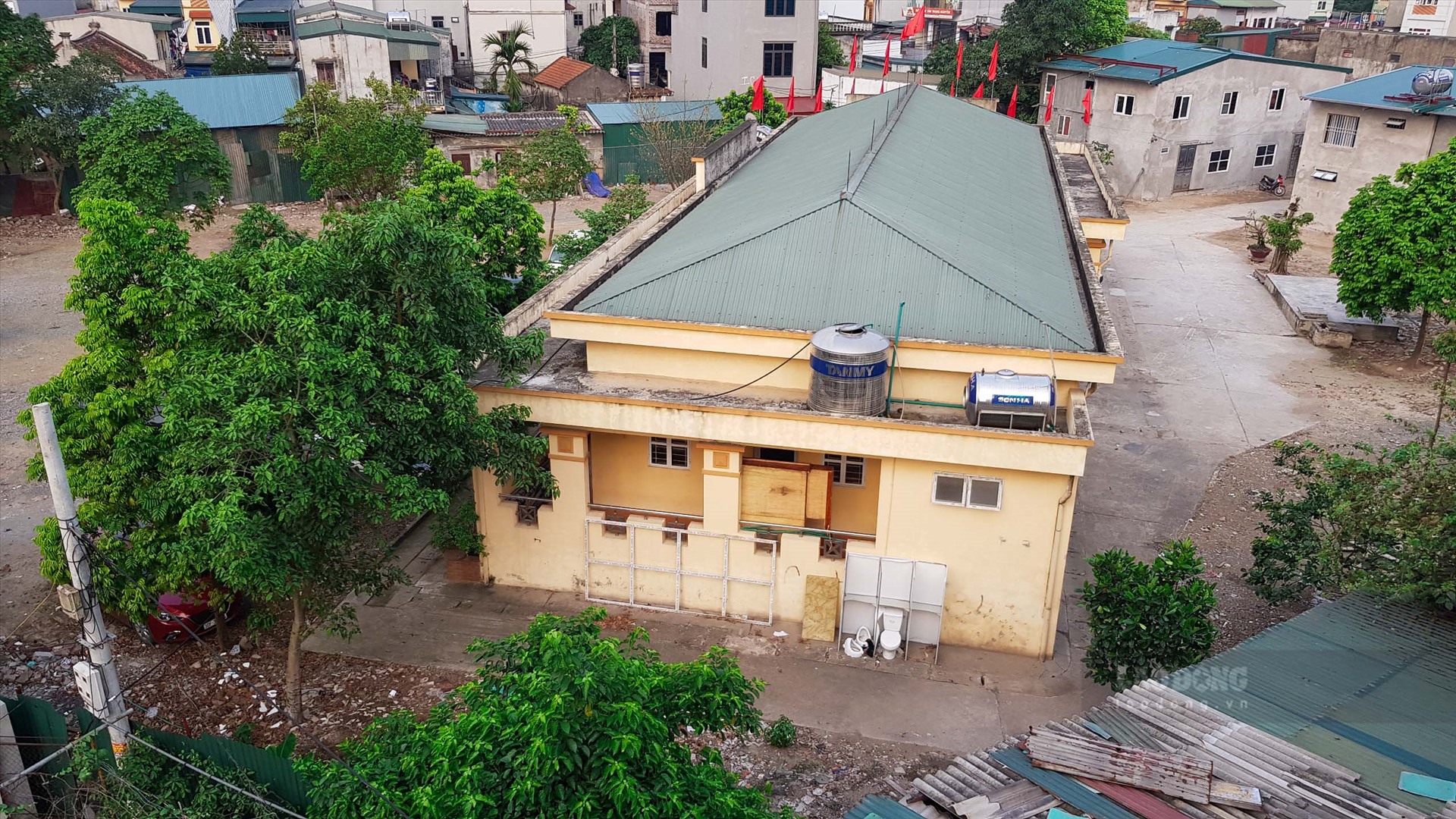 Đại diện UBND xã Hữu Hòa thừa nhận còn nhiều bất cập về sai phạm đất đai trên địa bàn. Ảnh: Phan Anh