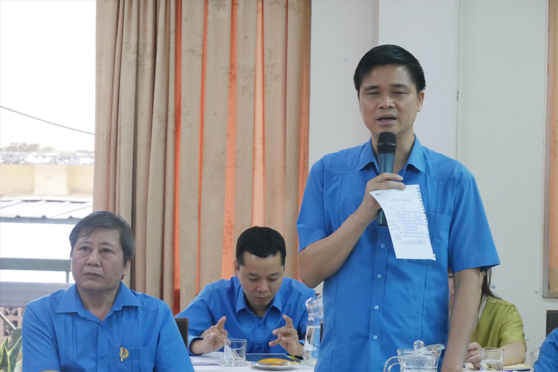 Phó Chủ tịch Tổng LĐLĐVn Ngọ Duy Hiểu phát biểu tại buổi làm việc. Ảnh Anh Tú