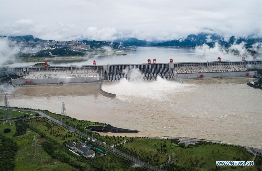 Đập Tam Hiệp xả lũ ngày 29.6.2020. Ảnh: Tân Hoa Xã