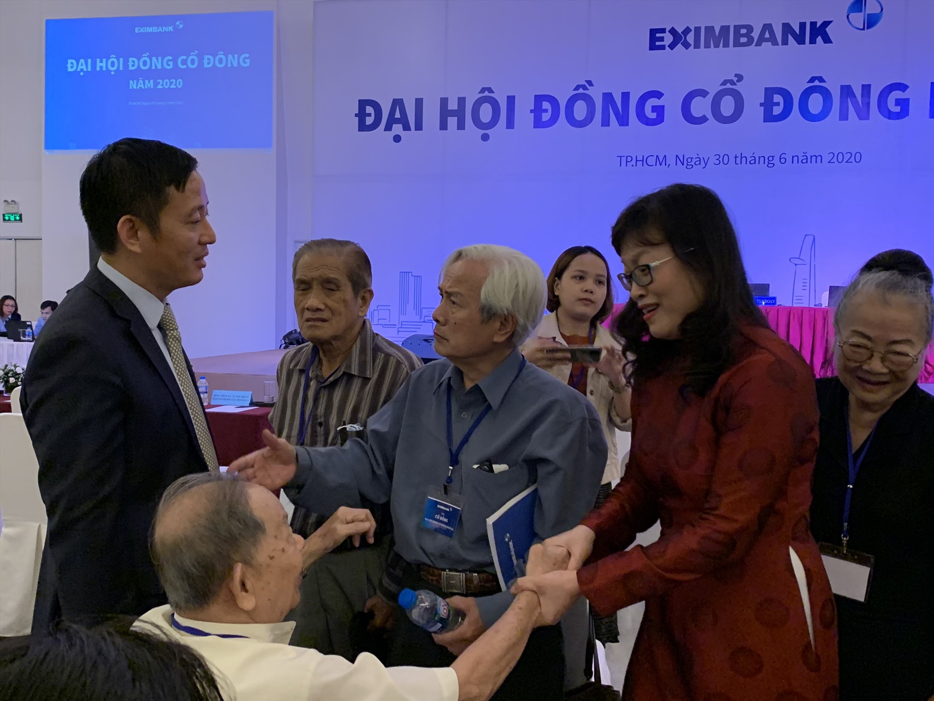 Cuộc chiến tranh chấp chiếc ghế quyền lực khiến Eximbank có rất nhiều lần không thể tổ chức được ĐHCĐ theo quy định. Ảnh: Ngọc Lê