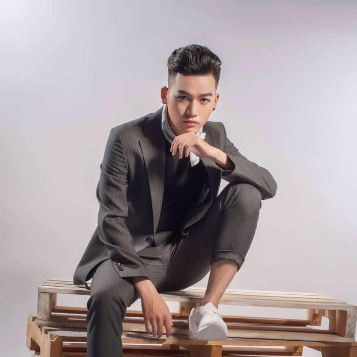 Ali Hoàng Dương cho thấy sự trưởng thành trong giọng hát qua cách thể hiện của mình qua ca khúc nhẹ nhàng, tinh tế. Ảnh: NSCC