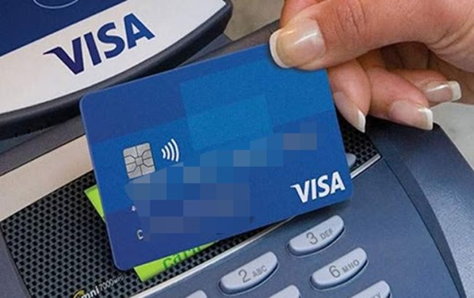 Các ngân hàng lo ngại sẽ không đảm bảo kịp tiến độ chuyển đổi thẻ từ sang thẻ chip. Ảnh: Visa Các ngân hàng lo ngại sẽ không đảm bảo kịp tiến độ chuyển đổi thẻ từ sang thẻ chip. Ảnh: Visa
