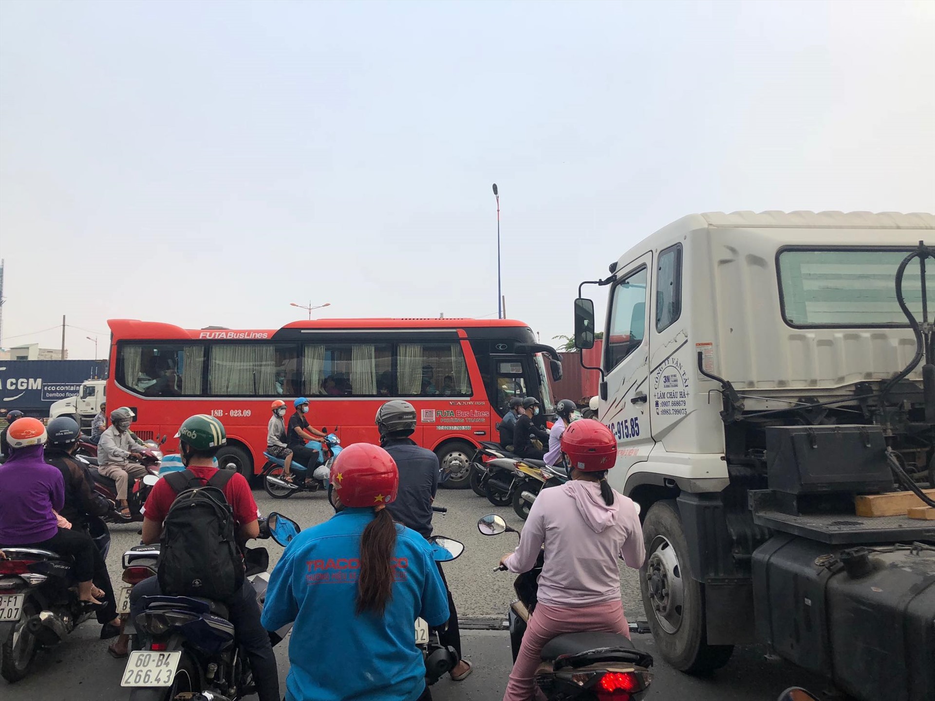 Loại bỏ những cảm xúc tiêu cực khi tham gia giao thông. Ảnh Kiến Văn