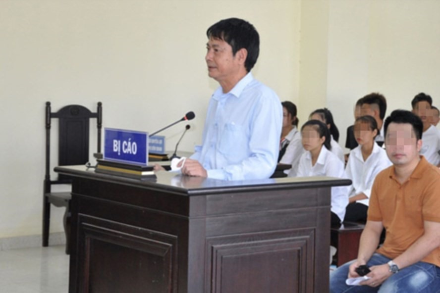 Ông Lê Văn Nam - cựu Phó Giám đốc Sở VHTTDL kiêm Giám đốc Trung tâm HLTĐTT tỉnh Thanh Hoá trước toà. Ảnh: T. Tuấn