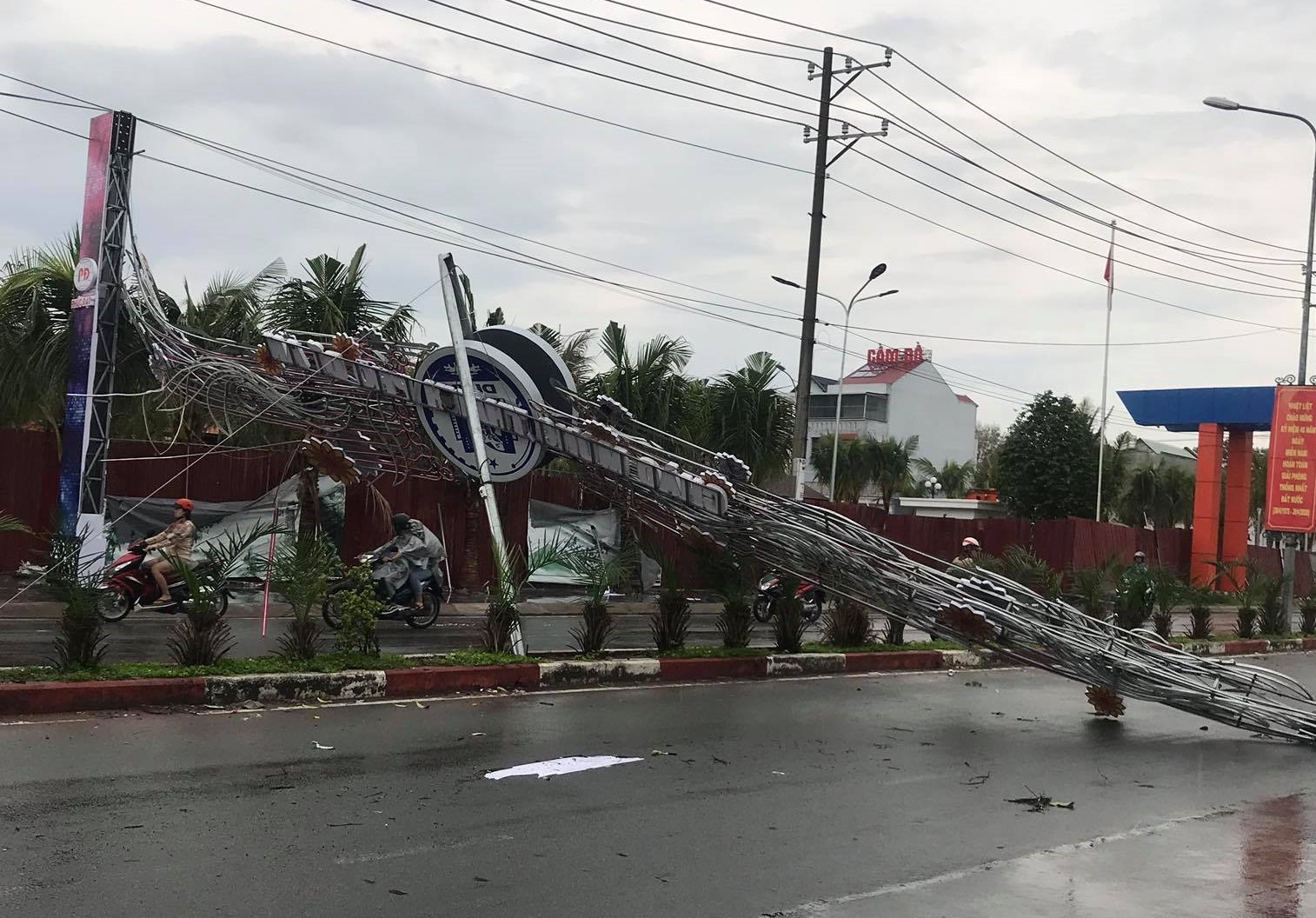 Rất may không ai bị thương. Ảnh: Dương Bình