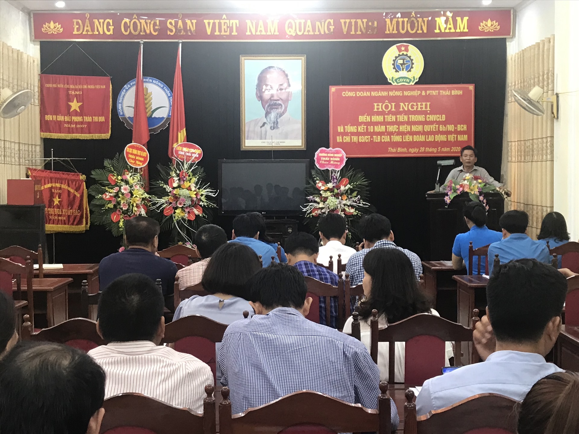 Đồng chí Nguyễn Hồng Hiếu - Chủ tịch công đoàn ngành NN&PTNT phát biểu tại hội nghị. Ảnh: B.Mạnh