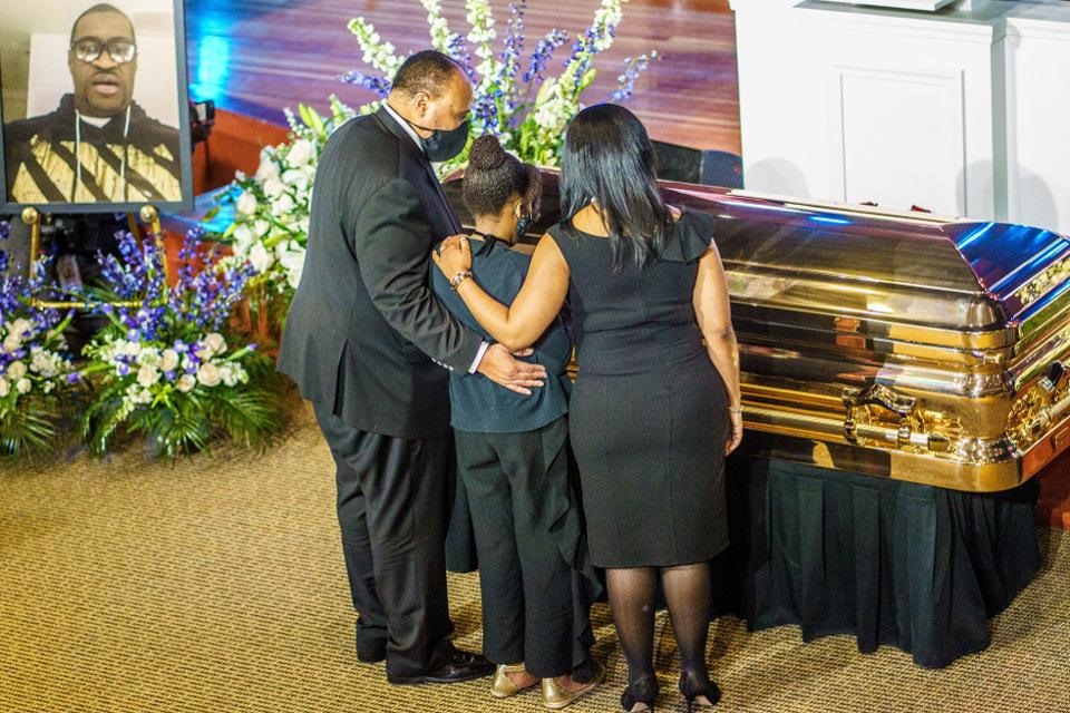 Người ủng hộ nhân quyền Martin Luther King III và gia đình ông dự tang lễ. Ảnh: AFP