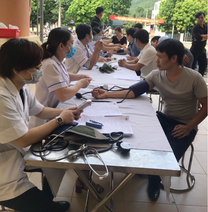 Hoạt động hiến máu tình nguyện được nhiều đoàn viên hưởng ứng. Ảnh: Thu Hường