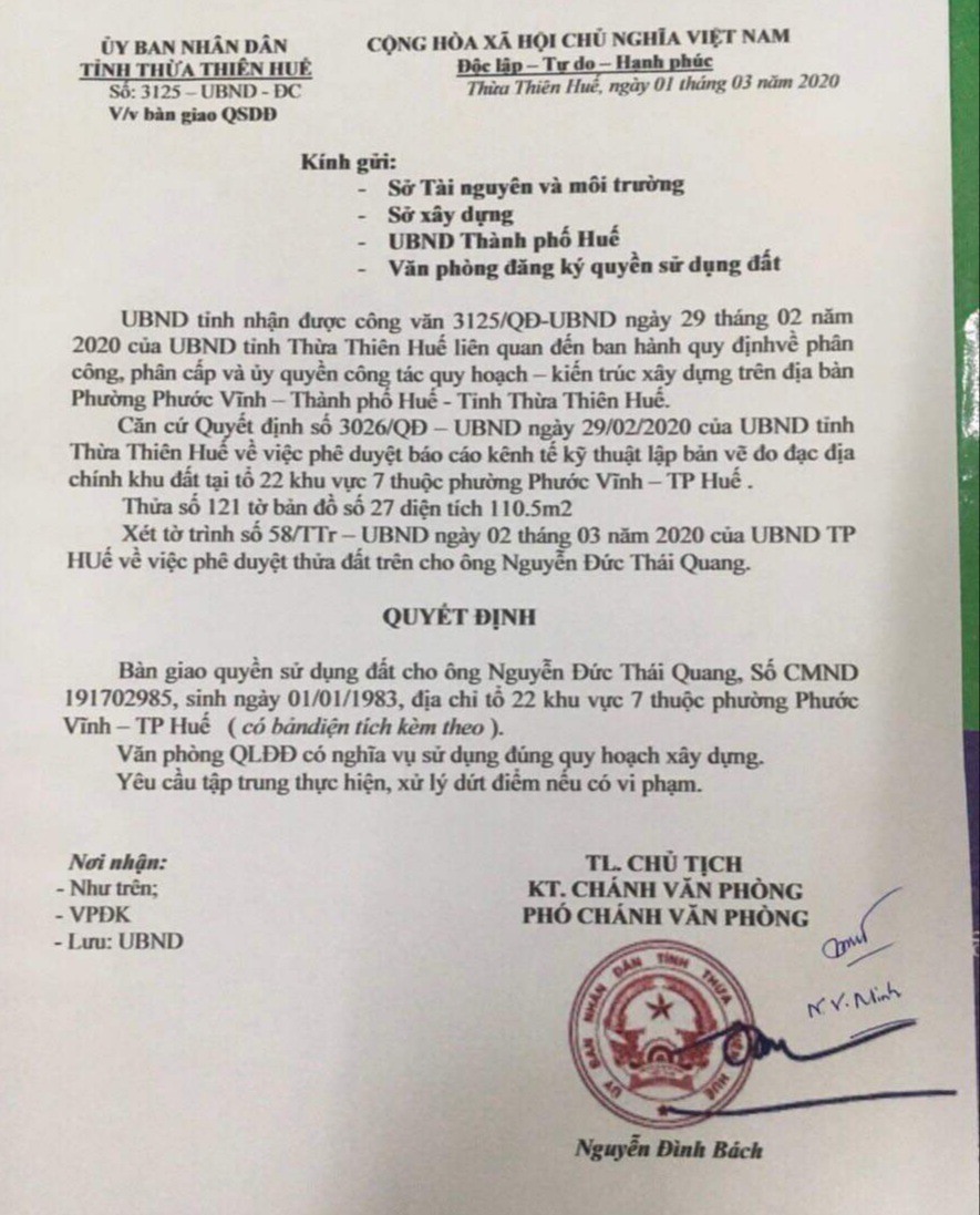 Đạt và Hà làm giả nhiều tài liệu là quyết định bàn giao quyền sử dụng đất của UBND tỉnh Thừa Thiên Huế để giao cho người mua đất.