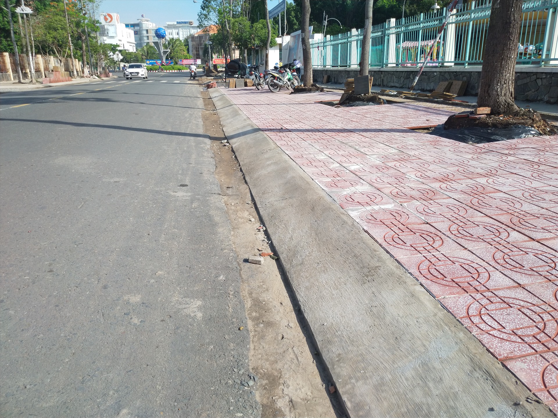 Vỉa hè mới xinh xắn, thân thiện hơn nhiều. Ảnh: K.Q