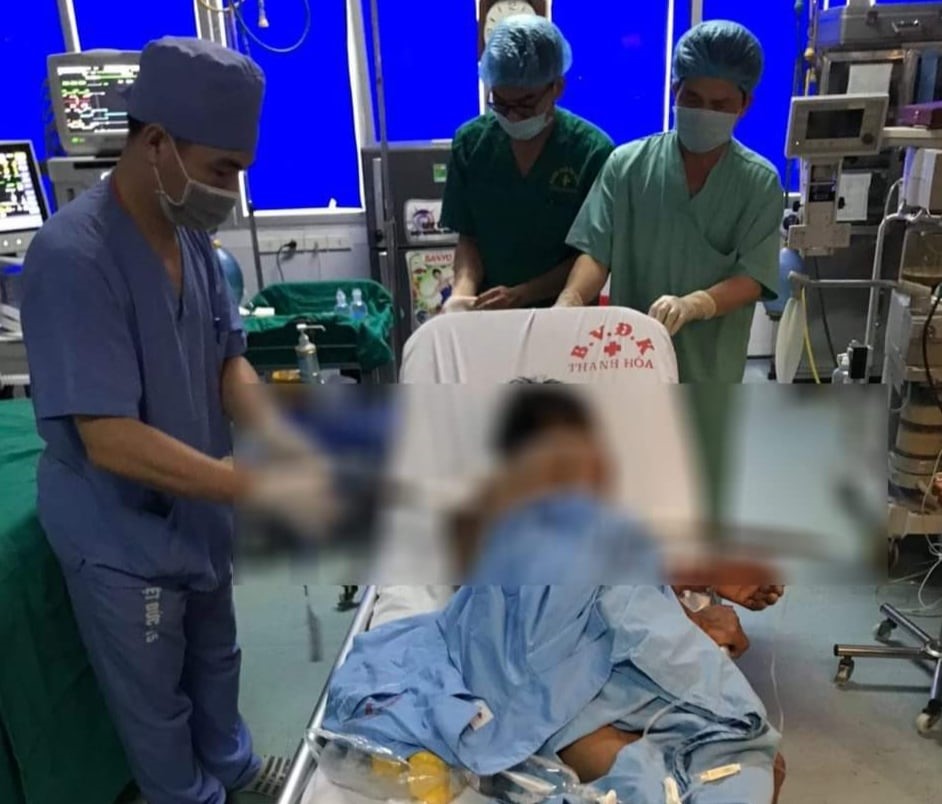 Ông L. được các bác sĩ mổ cấp cứu, lấy chiếc xà beng ra khỏi người. Ảnh: M.C