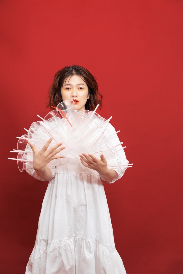 Nữ diễn viên hưởng ứng ngày hội bảo vệ môi trường. Ảnh:NSCC