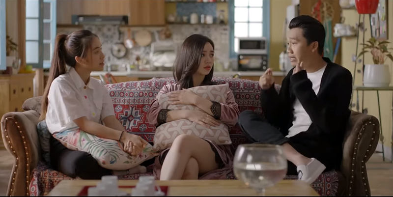 Bách và Nhiên tư vấn tình cảm cho Nhi. Ảnh cắt từ clip. Nguồn: VTV