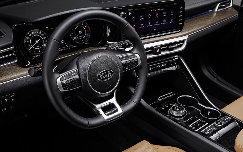 Vô lăng, ghế ngồi là các chi tiết cần chăm sóc kỹ. Ảnh Kiến Văn