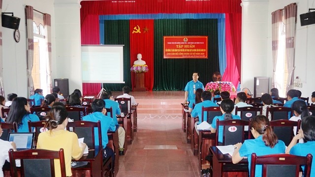 LĐLĐ thị xã Kỳ Anh phối hợp tổ chức phổ biến pháp luật