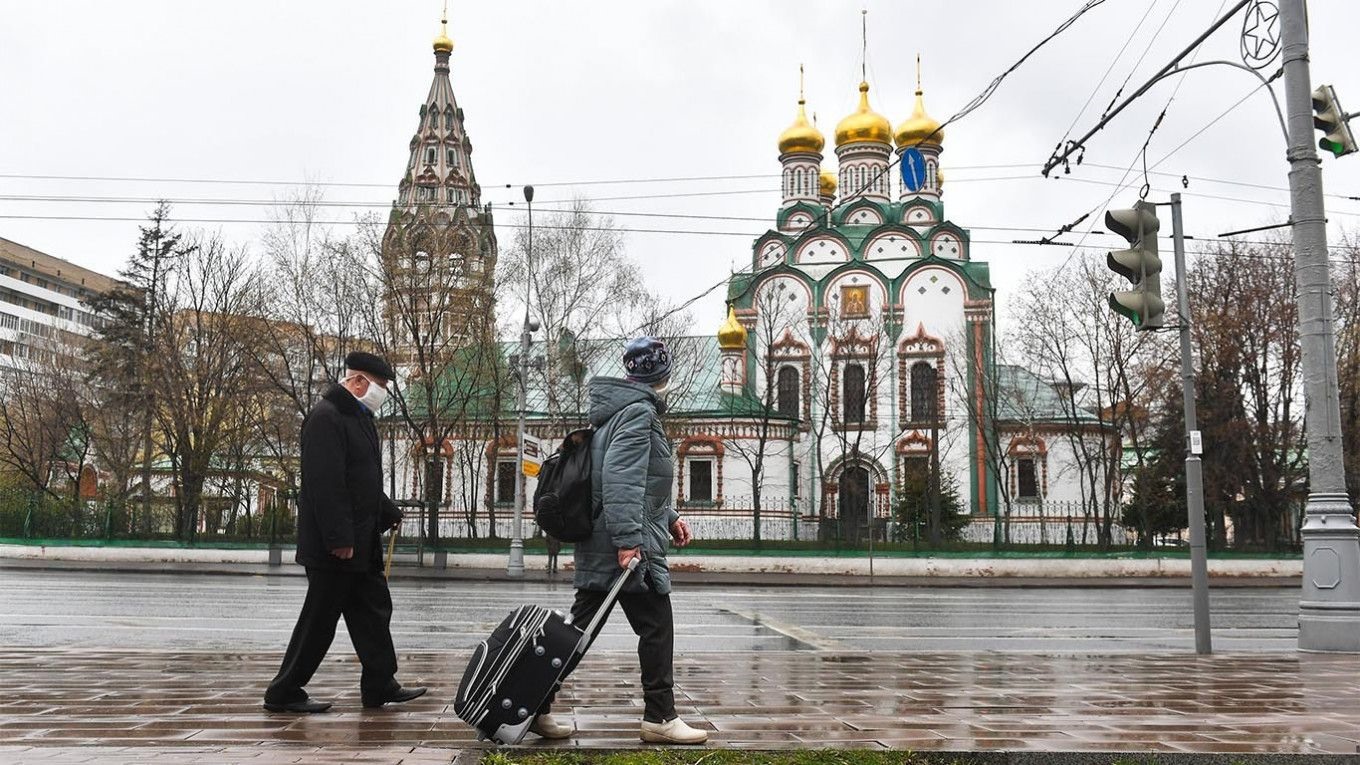 Moscow vẫn bị COVID-19 bao phủ. Ảnh: Times.