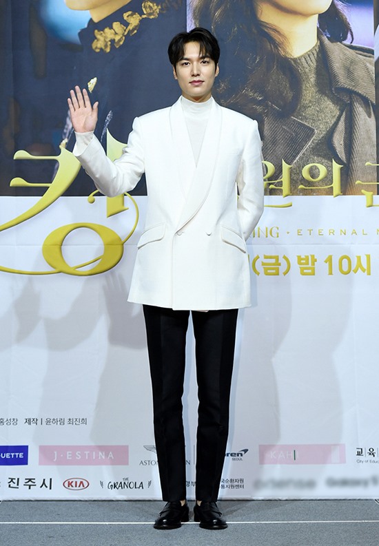 Lee Min Ho xuất hiện đầy lịch lãm tại các sự kiện. Ảnh: T.L