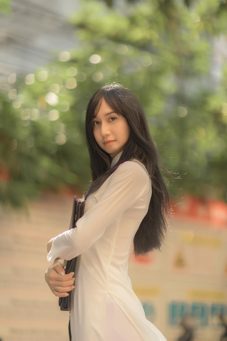 Lynk Lee hóa nữ sinh trong trẻo trong bộ áo dài trắng Ảnh: Lynk Lee