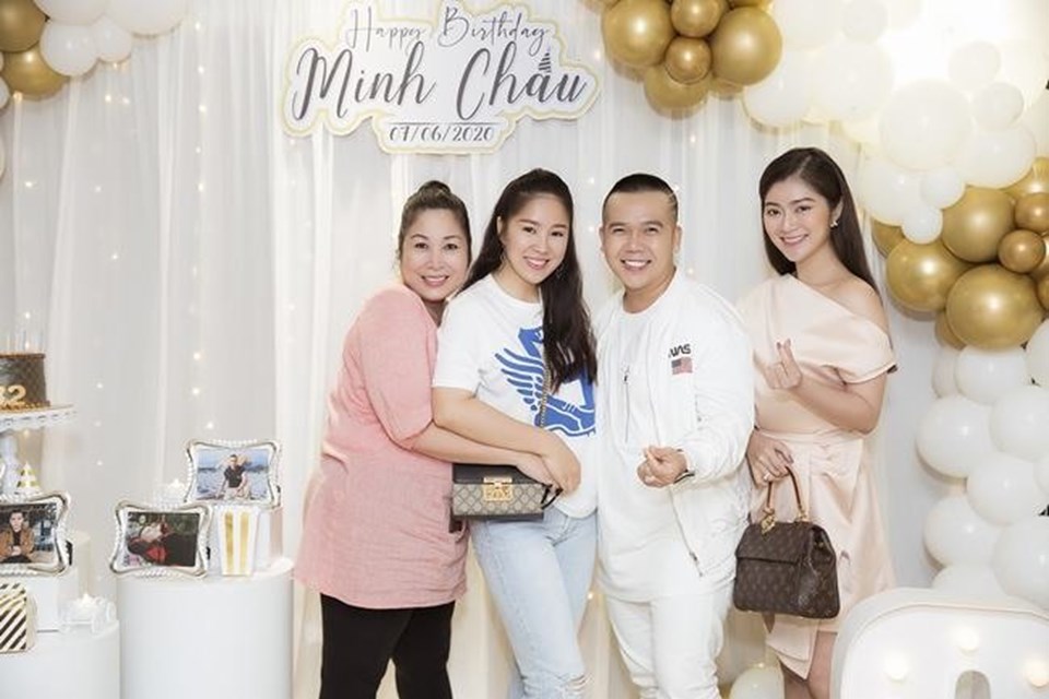 Các nghệ sĩ đã có dịp hội ngộ trong sinh nhật 32 tuổi của NTK Minh Châu. Ảnh:NSCC Các nghệ sĩ đã có dịp hội ngộ trong sinh nhật 32 tuổi của NTK Minh Châu. Ảnh:NSCC