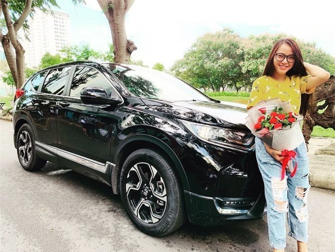 Hải Băng ngoài được chồng tặng nhà mới còn xế hộp 7 chỗ. Ảnh:NV