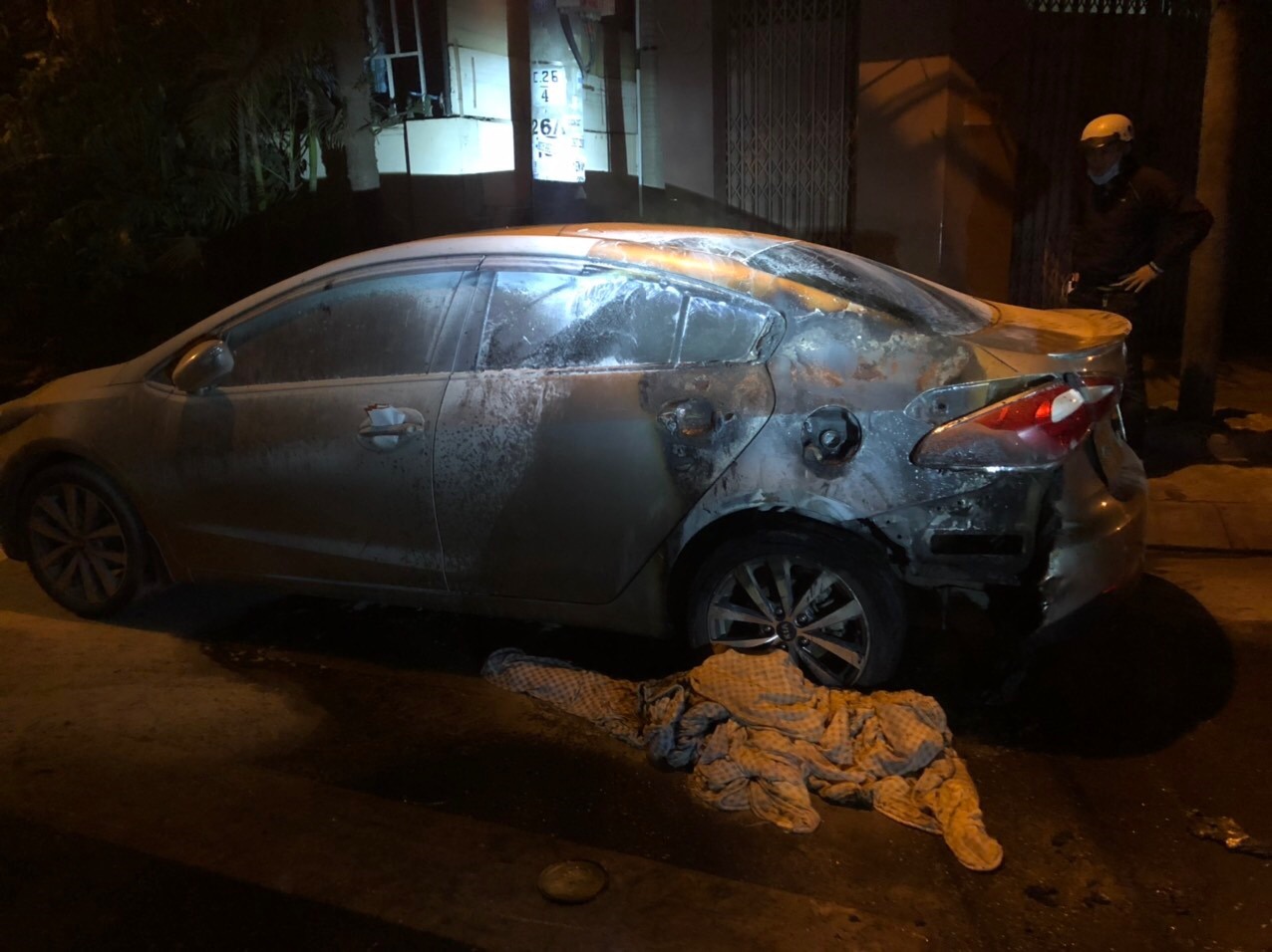 Hiện trường một vụ đốt xe liên quan đến đối tượng Hiếu trong đêm 8.6.Ảnh:Phương Linh