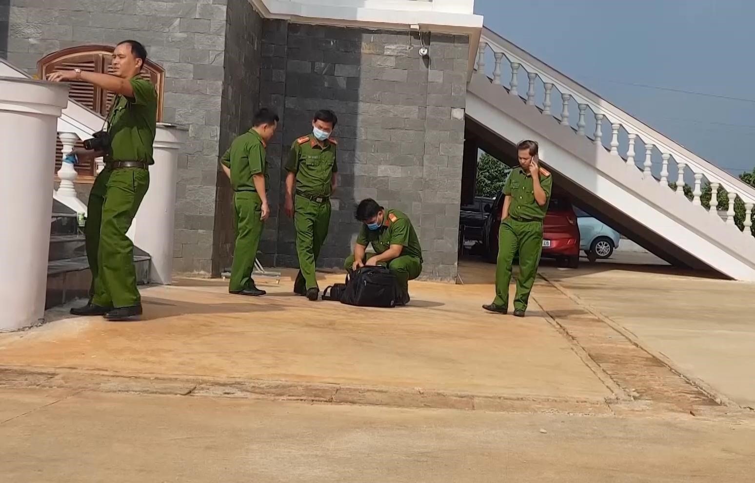 Hiện trường bị cáo nhảy lầu tự tử. Đình Trọng