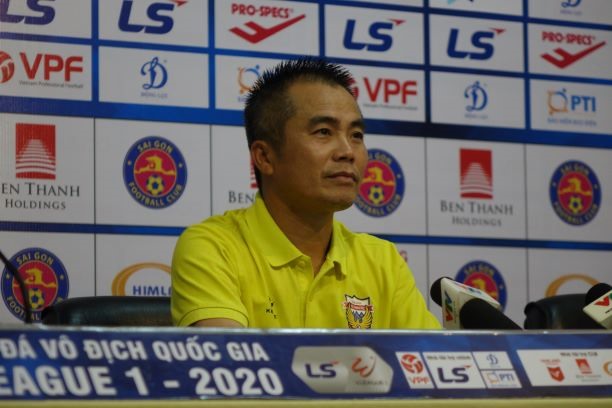 HLV Nguyễn Minh Đức nhấn mạnh ông làm trọng tài còn tốt hơn 1 số người hiện tại. Ảnh: Nguyễn Đăng.