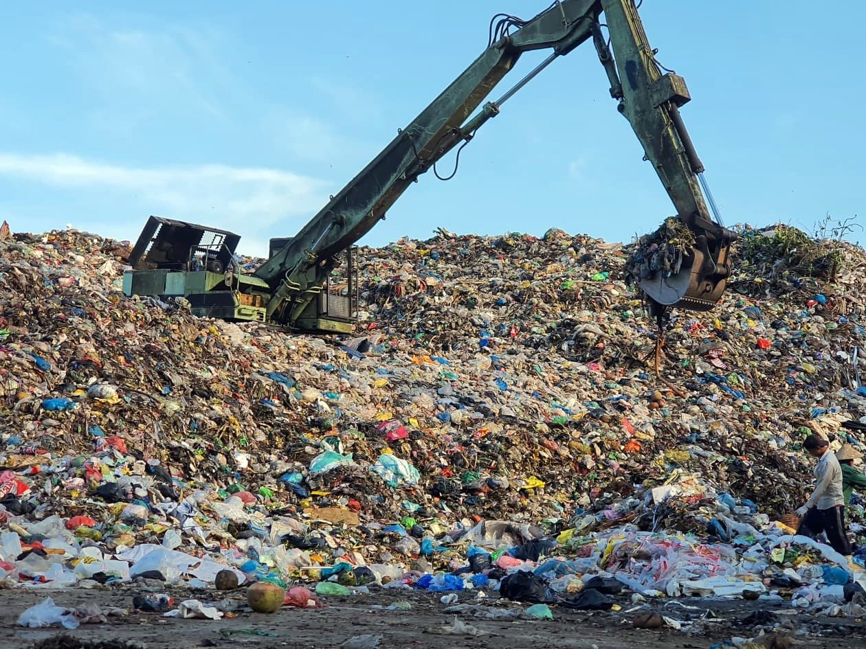 Ngay cả Phó giám đốc Sở Tài nguyên Môi trường Bạc Liêu cũng không biết chừng nào Bạc Liêu mới có Nhà máy xử lý rác (ảnh Nhật Hồ)