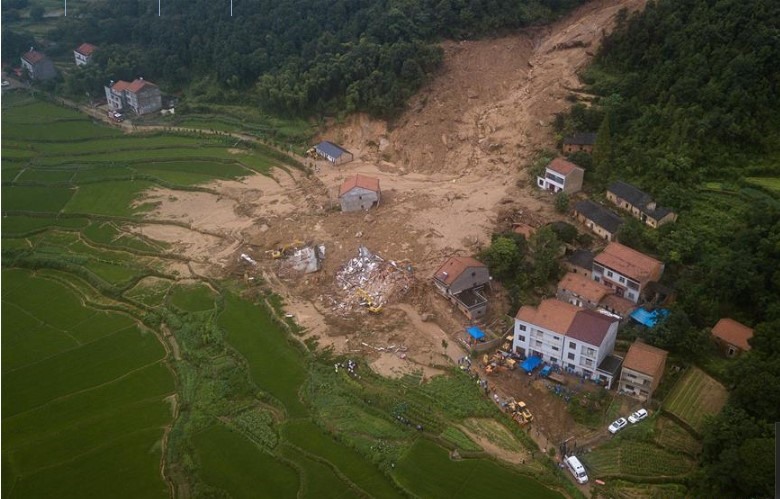 Hiện trường vụ lở đất ở Hoàng Mai hôm 8.7. Ảnh: Xinhua.