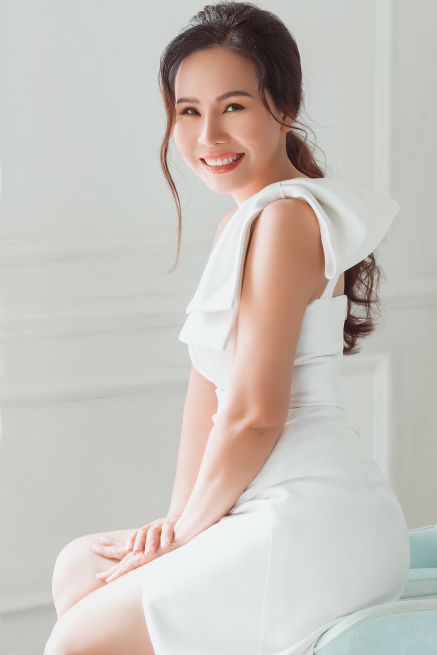 Thạc sĩ kinh tế Trịnh Kim Chi cho rằng giáo dục không nên chạy theo thành tích. Ảnh: NVCC.