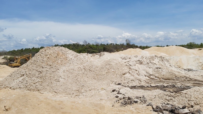 Cát lậu mà Công ty Free Land khai thác tại hiện trường. Ảnh: Nguyên Dũng