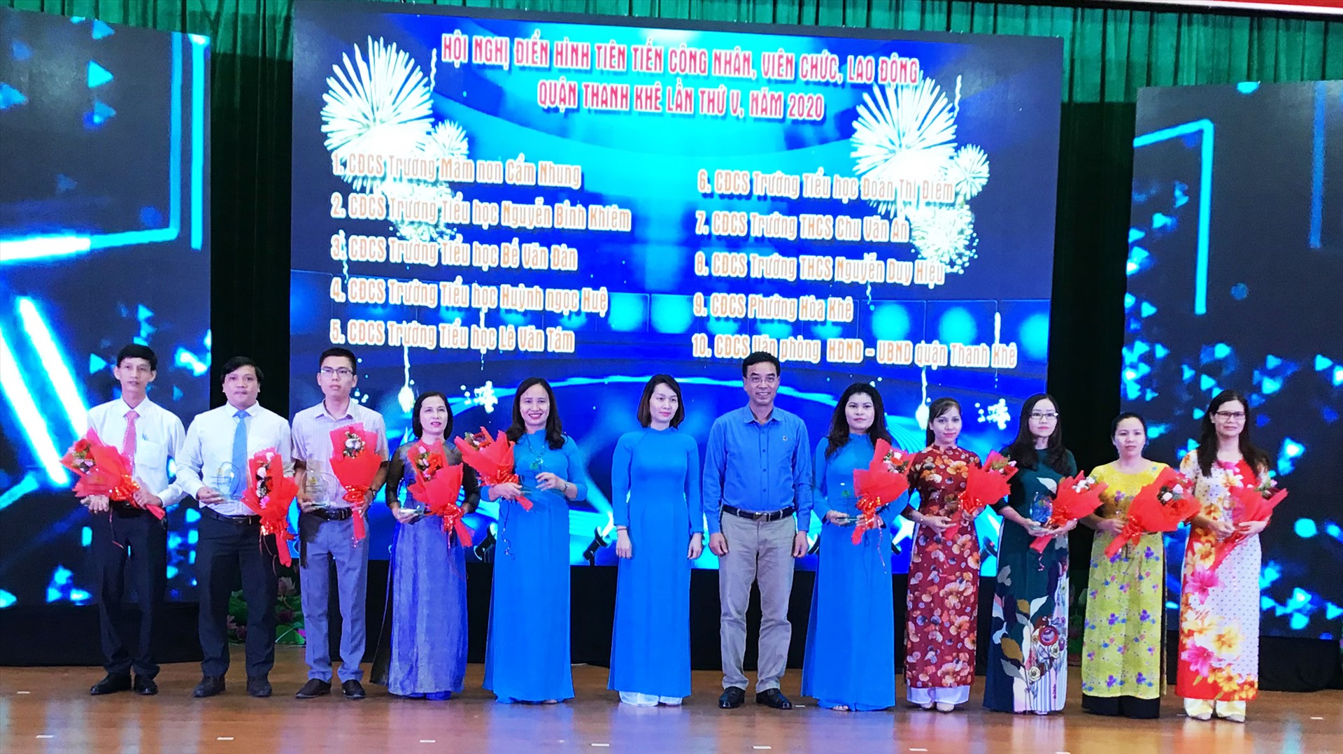 LĐLĐ quận khen thưởng các tập thể, cá nhân có thành tích xuất sắc trong phong trào thi đua 5 năm qua, giai đoạn 2015-2020