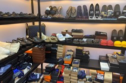 Kiểm tra 7 cửa hàng, tạm giữ hơn 33.000 sản phẩm có dấu hiệu giả mạo