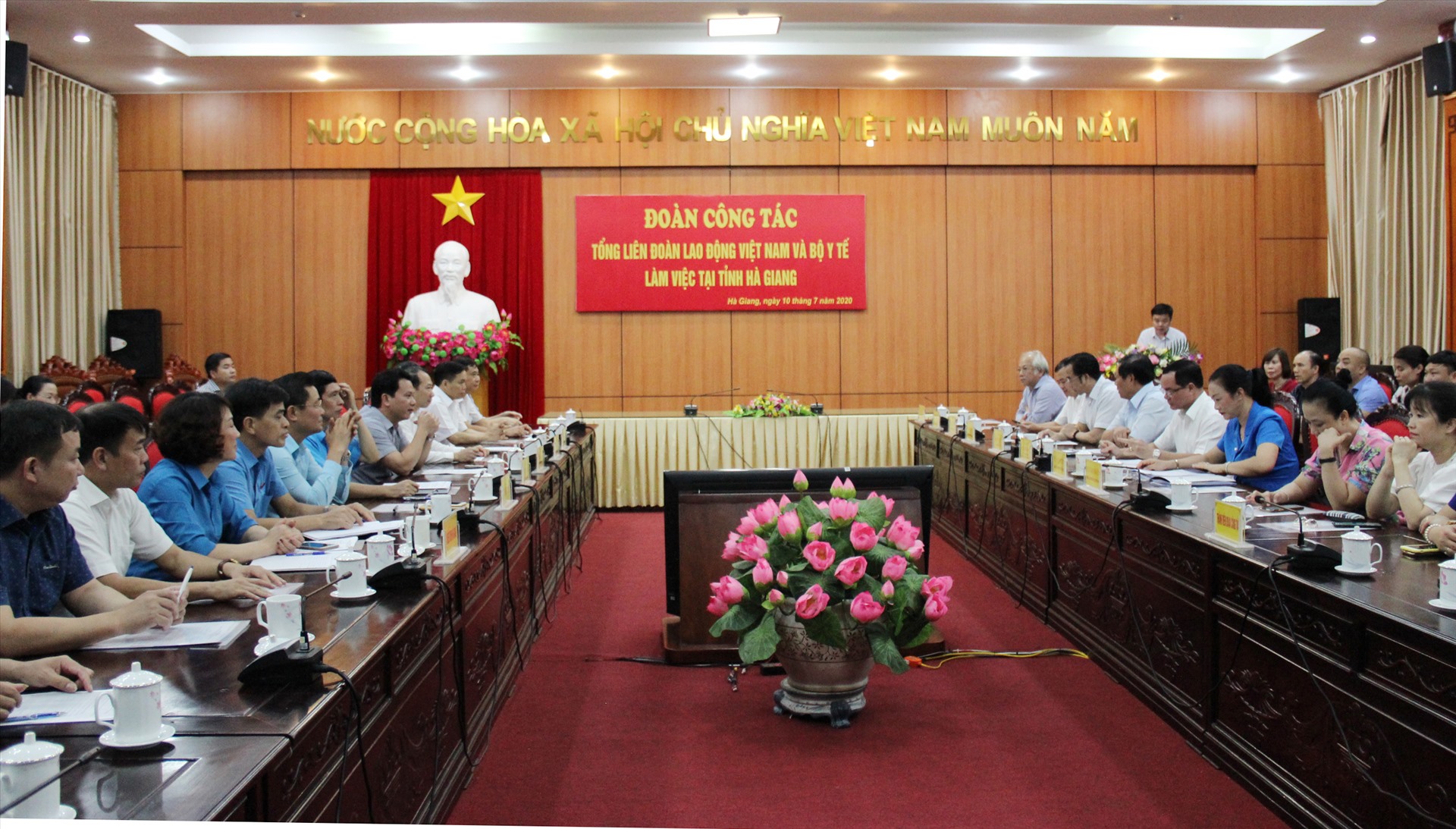 Toàn cảnh buổi làm việc. Ảnh: Văn Quân.