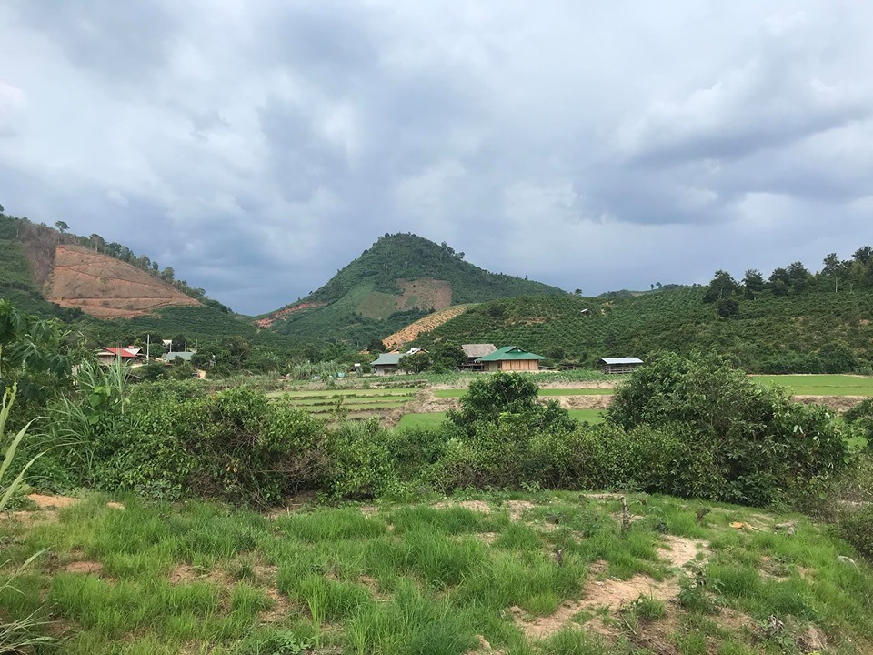 Bên trong thôn 12, xã Quảng Hòa. Ảnh B.T