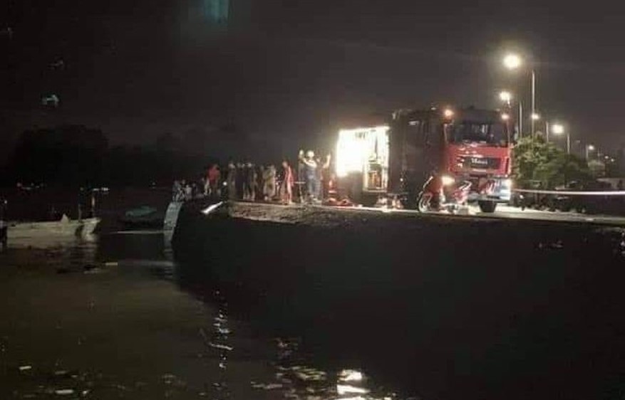 Đoạn đường này chỉ có dây cảnh báo giữa đường và biển. Ảnh: CTV