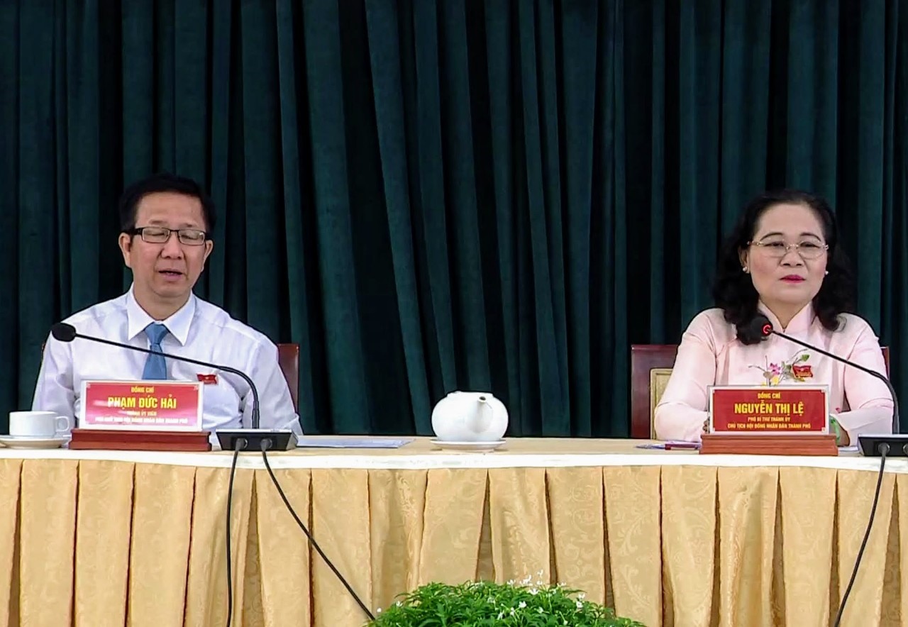 Chủ tịch HĐND TPHCM Nguyễn Thị Lệ cho rằng các sở ngành đang lúng túng trong việc xử lý karaoke loa kéo. Ảnh: Minh Quân