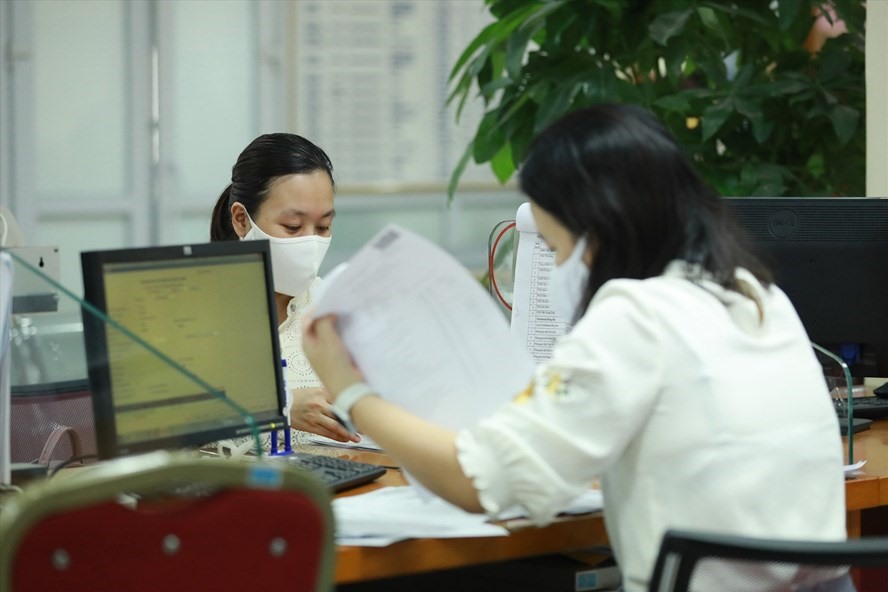 Nhiều điều kiện để cán bộ, công chức, viên chức, người lao động được tăng lương theo tiêu chuẩn và trước thời hạn. Ảnh minh hoạ: Hải Nguyễn