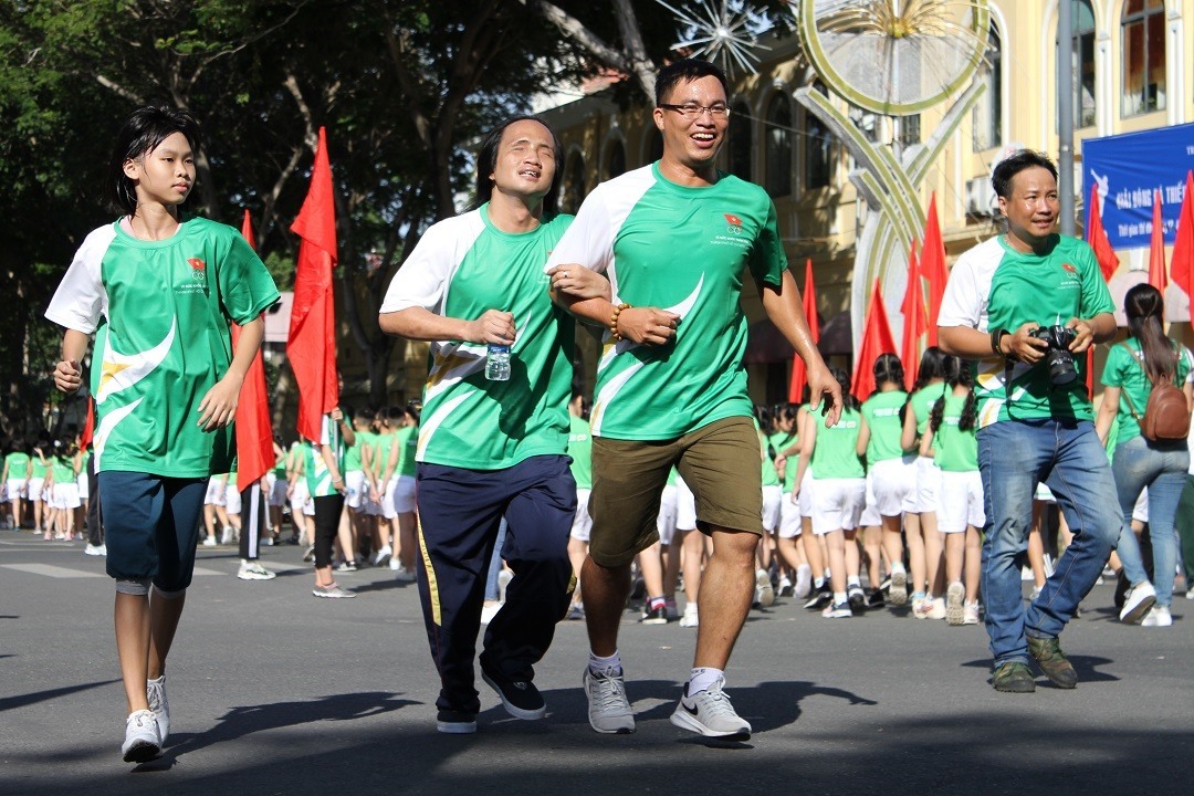 Ngày chạy Olympic vì sức khoẻ toàn dân năm 2020 là cơ hội để tuyên truyền và nâng cao nhận thức về vai trò, tác dụng của việc rèn luyện thể dục thể thao trong việc bảo vệ, nâng cao sức khoẻ và chất lượng cuộc sống của nhân dân, xây dựng lối sống và môi trường lành mạnh hơn. Ảnh: Thanh Vũ