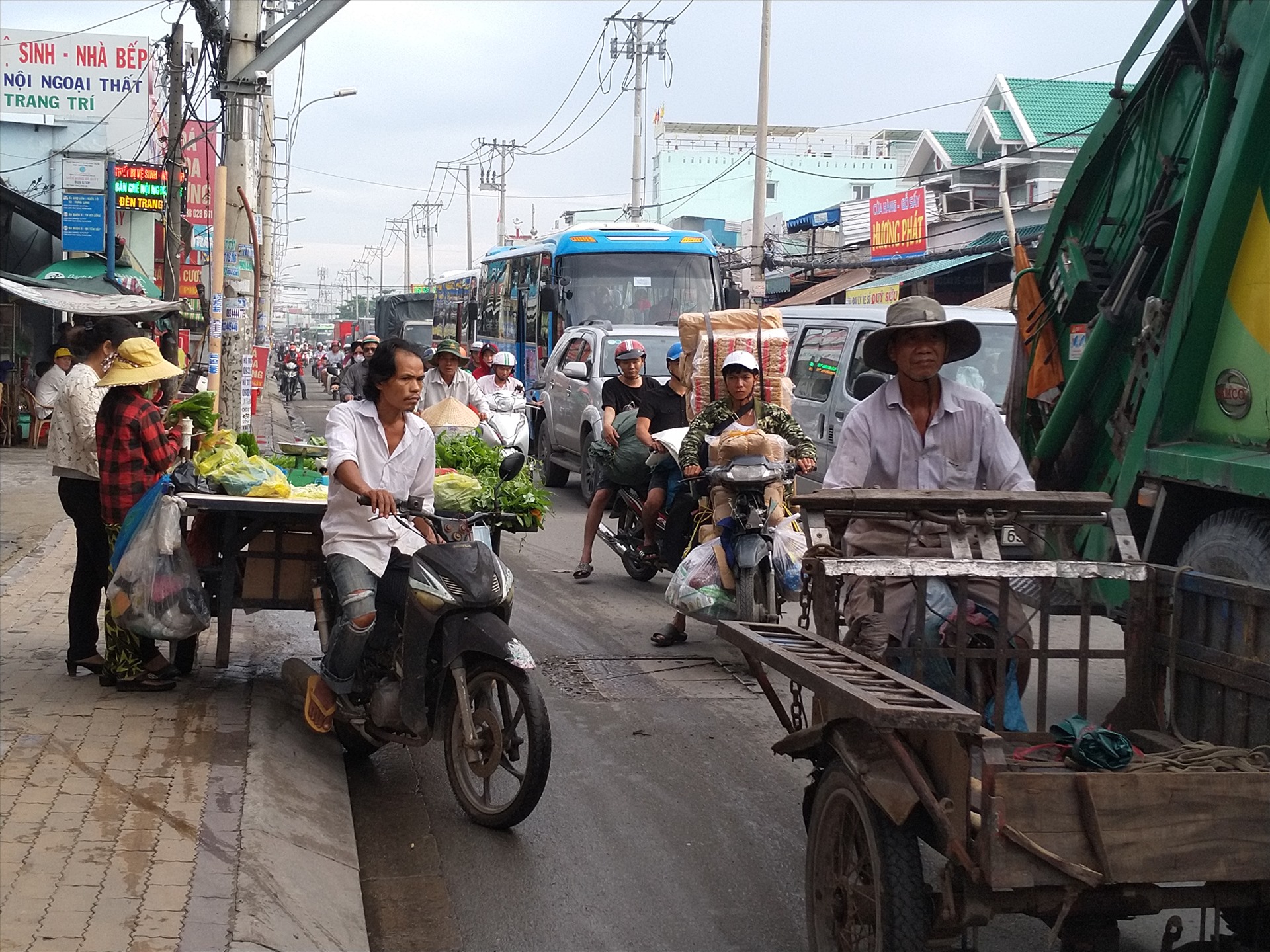 Ùn tắc giao thông xảy ra hàng ngày trên Quốc lộ 50. Ảnh: K.Q
